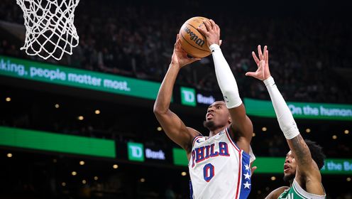 埃奇库姆34+7 马克西40+6 恩比德9中1&被弃用 76人险胜绿军