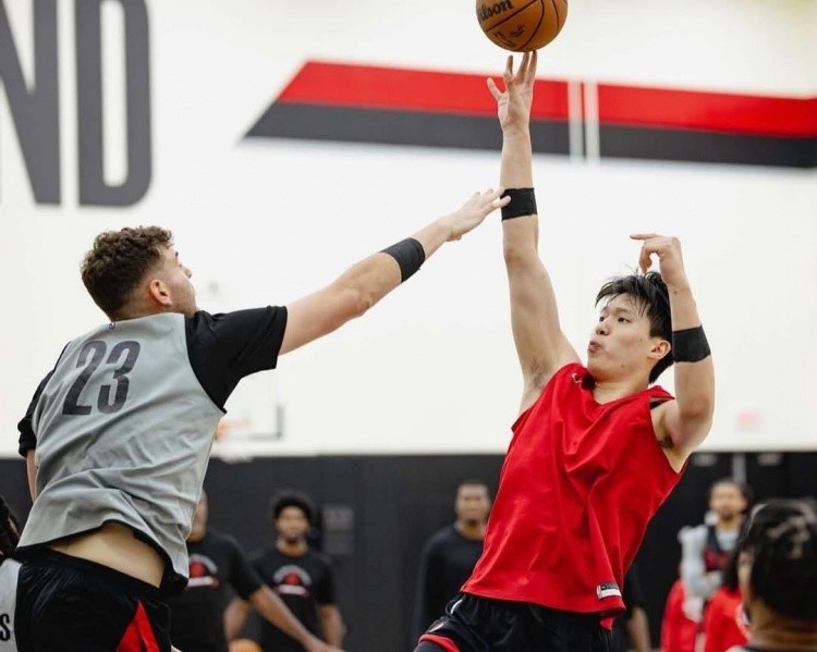 队记：杨瀚森现在不如克林根 再不行就用塞布尔交易来替补中锋