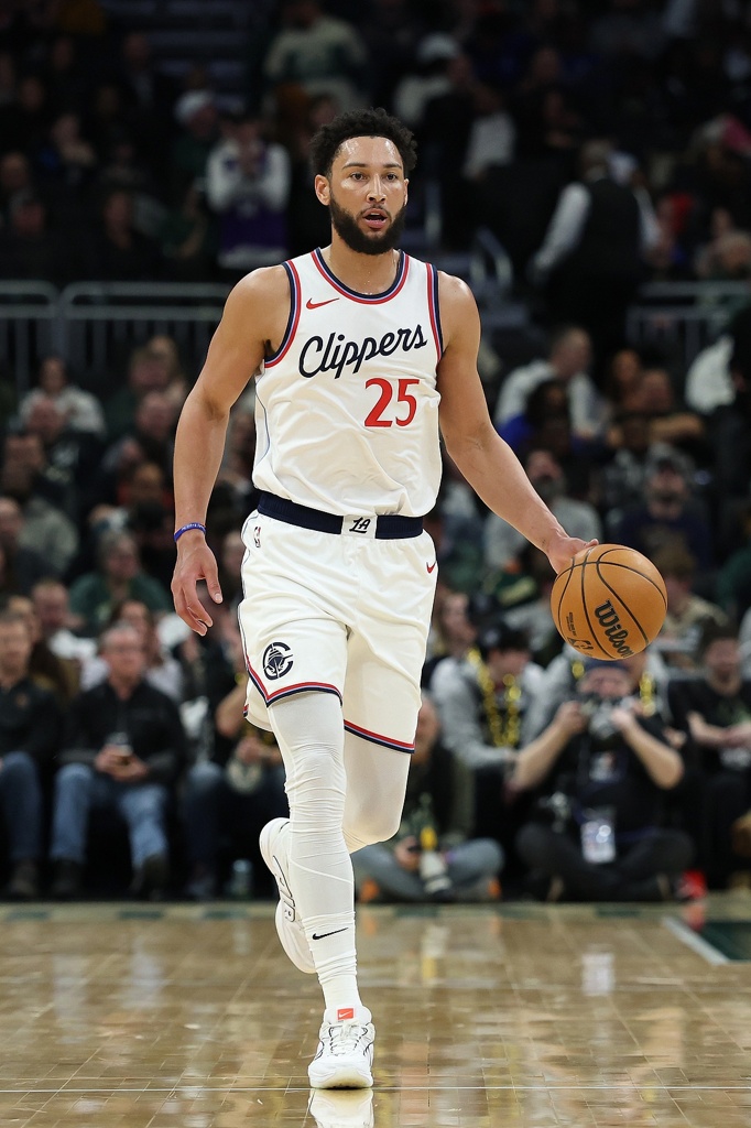 生涯薪资超2亿！记者：本-西蒙斯开季时不会出现在NBA球队名单上