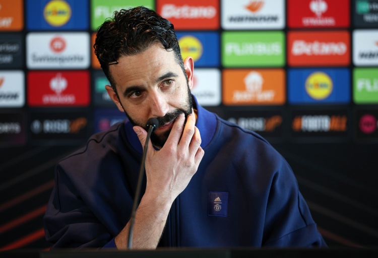 阿莫林：2-0后我们又把比赛变得复杂 现在要忘记胜利迎接下一场