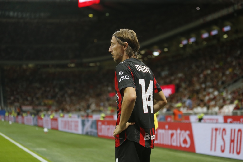 记者：莫德里奇跟朋友说他对米兰感到惊喜，米兰给予他的超过预期