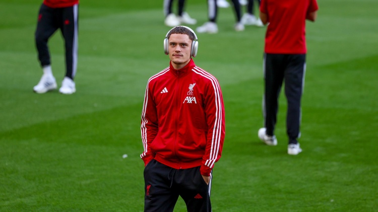 TA：去年欧冠作客利物浦给维尔茨留下深刻印象，范迪克也参与招募